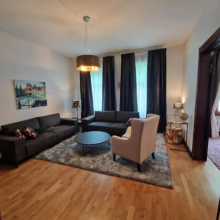 Harziano In Der Kaiser-otto-strasse - Stilvolle Gruenderzeitwohnungen Mit Kacheloefen, Wintergarten & Viel Platz Zum Entspannen * Quedlinburg