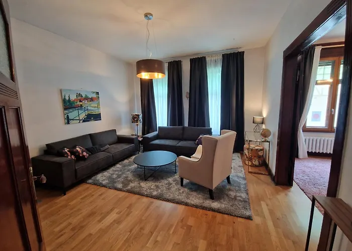 Harziano In Der Kaiser-otto-strasse - Stilvolle Gruenderzeitwohnungen Mit Kacheloefen, Wintergarten & Viel Platz Zum Entspannen * Quedlinburg