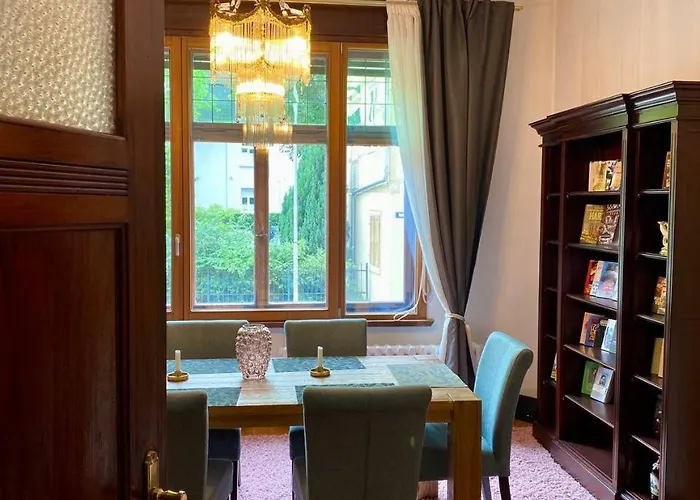 Harziano In Der Kaiser-otto-strasse - Stilvolle Gruenderzeitwohnungen Mit Kacheloefen, Wintergarten & Viel Platz Zum Entspannen Quedlinburg