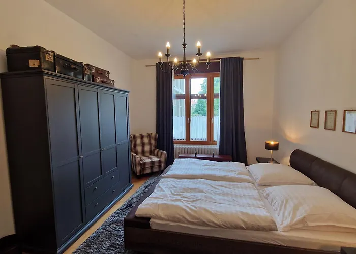 Harziano In Der Kaiser-otto-strasse - Stilvolle Gruenderzeitwohnungen Mit Kacheloefen, Wintergarten & Viel Platz Zum Entspannen Quedlinburg