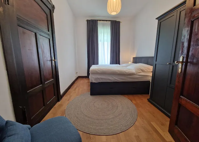 Apartmán Harziano In Der Kaiser-otto-strasse - Stilvolle Gruenderzeitwohnungen Mit Kacheloefen, Wintergarten & Viel Platz Zum Entspannen Quedlinburg