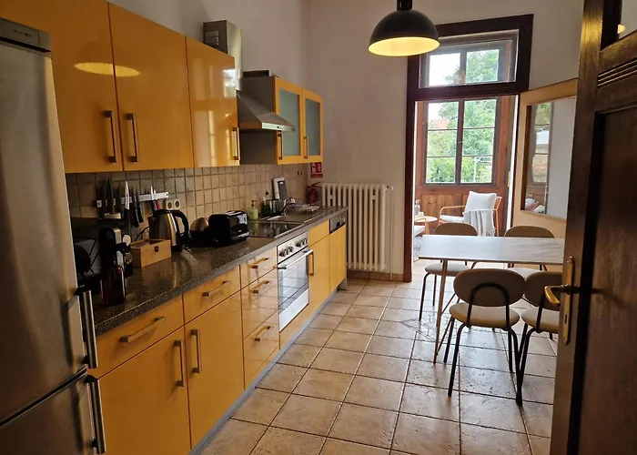 Apartmán Harziano In Der Kaiser-otto-strasse - Stilvolle Gruenderzeitwohnungen Mit Kacheloefen, Wintergarten & Viel Platz Zum Entspannen