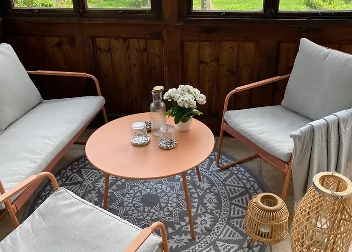 Harziano In Der Kaiser-otto-strasse - Stilvolle Gruenderzeitwohnungen Mit Kacheloefen, Wintergarten & Viel Platz Zum Entspannen Quedlinburg