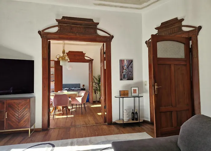 Harziano In Der Kaiser-otto-strasse - Stilvolle Gruenderzeitwohnungen Mit Kacheloefen, Wintergarten & Viel Platz Zum Entspannen * Quedlinburg