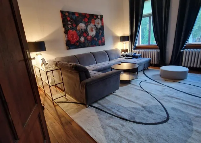 Apartmán Harziano In Der Kaiser-otto-strasse - Stilvolle Gruenderzeitwohnungen Mit Kacheloefen, Wintergarten & Viel Platz Zum Entspannen Quedlinburg