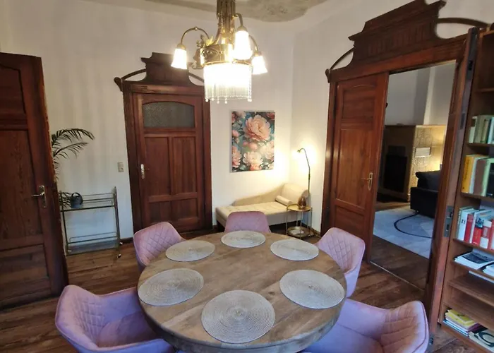 Harziano In Der Kaiser-otto-strasse - Stilvolle Gruenderzeitwohnungen Mit Kacheloefen, Wintergarten & Viel Platz Zum Entspannen