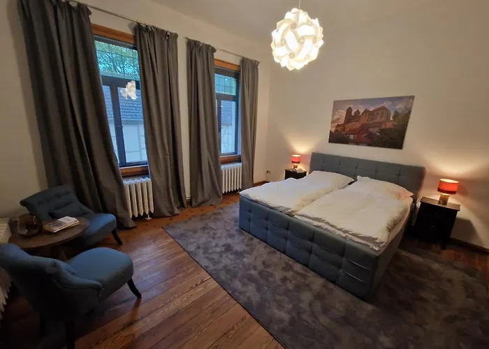 Harziano In Der Kaiser-otto-strasse - Stilvolle Gruenderzeitwohnungen Mit Kacheloefen, Wintergarten & Viel Platz Zum Entspannen Quedlinburg